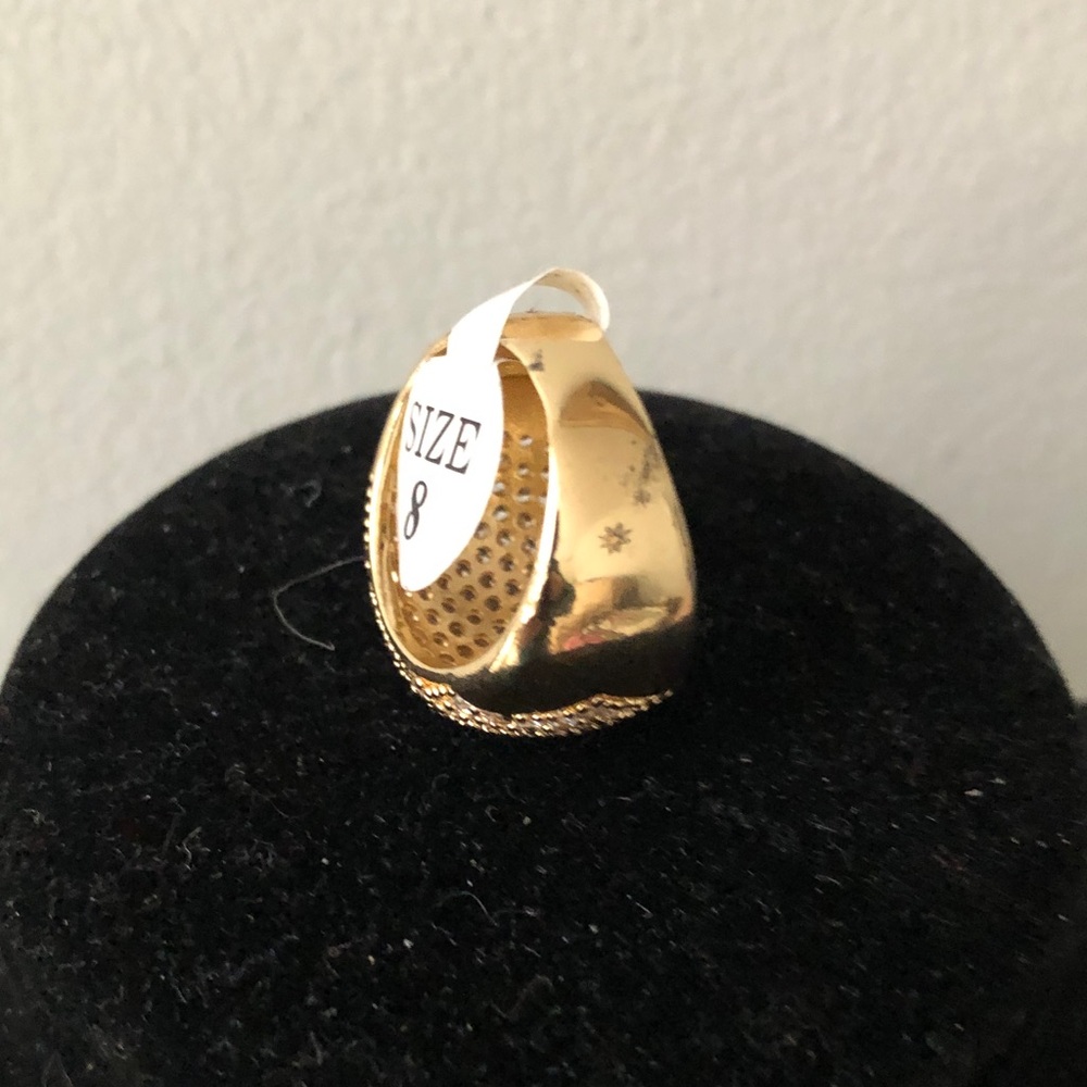 Oval Shaped Gold Ring - Picture 4 of 9